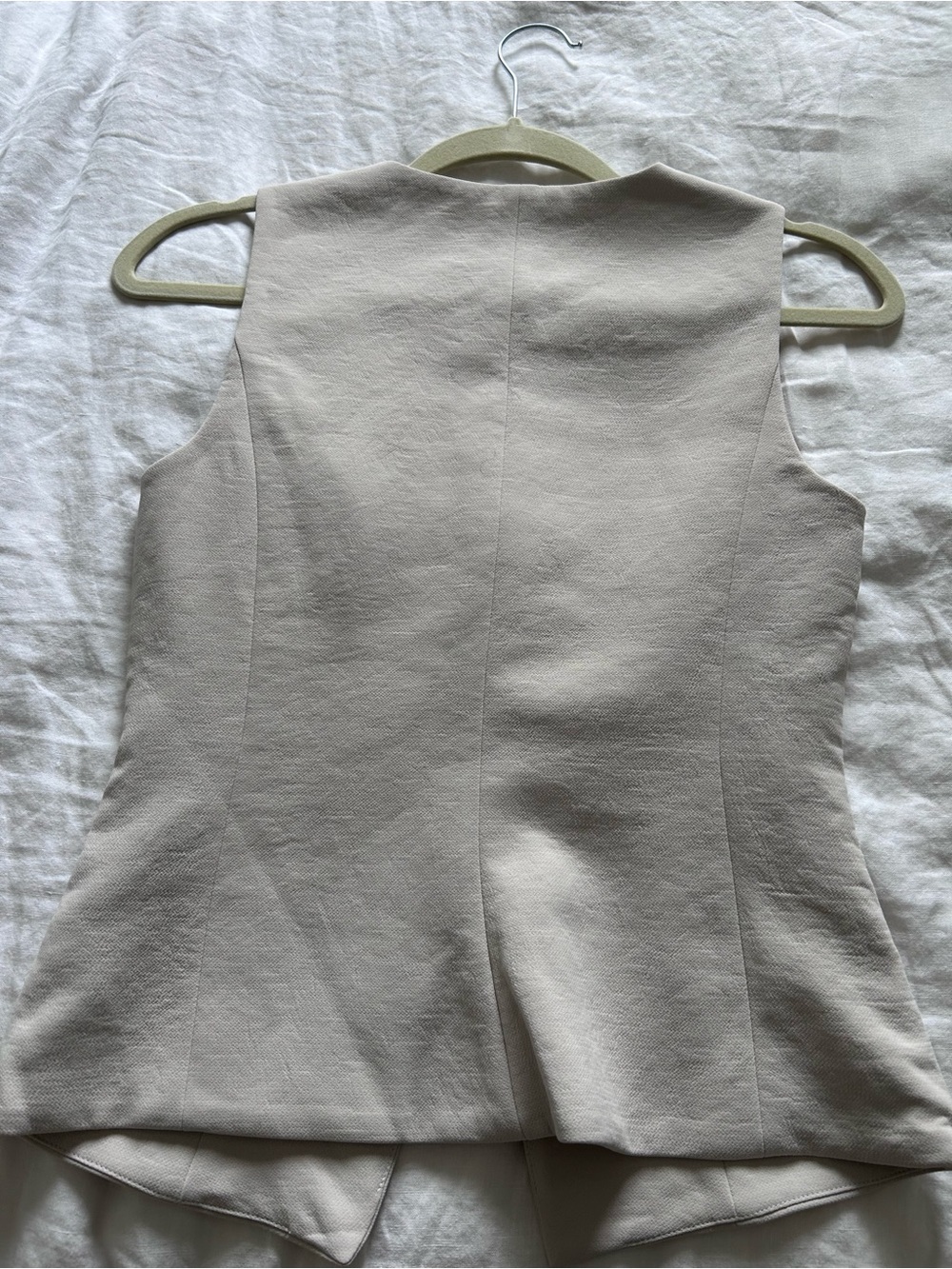 Aritzia Regal Vest in Matte Pearl - Picture 4 of 7